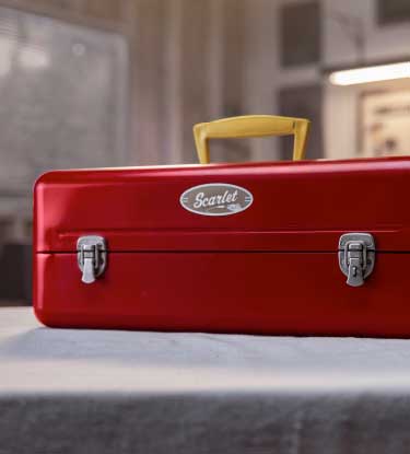 Tacklebox painted red