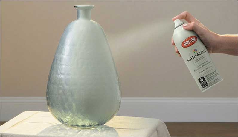 Krylon Harmony Spraying a vase