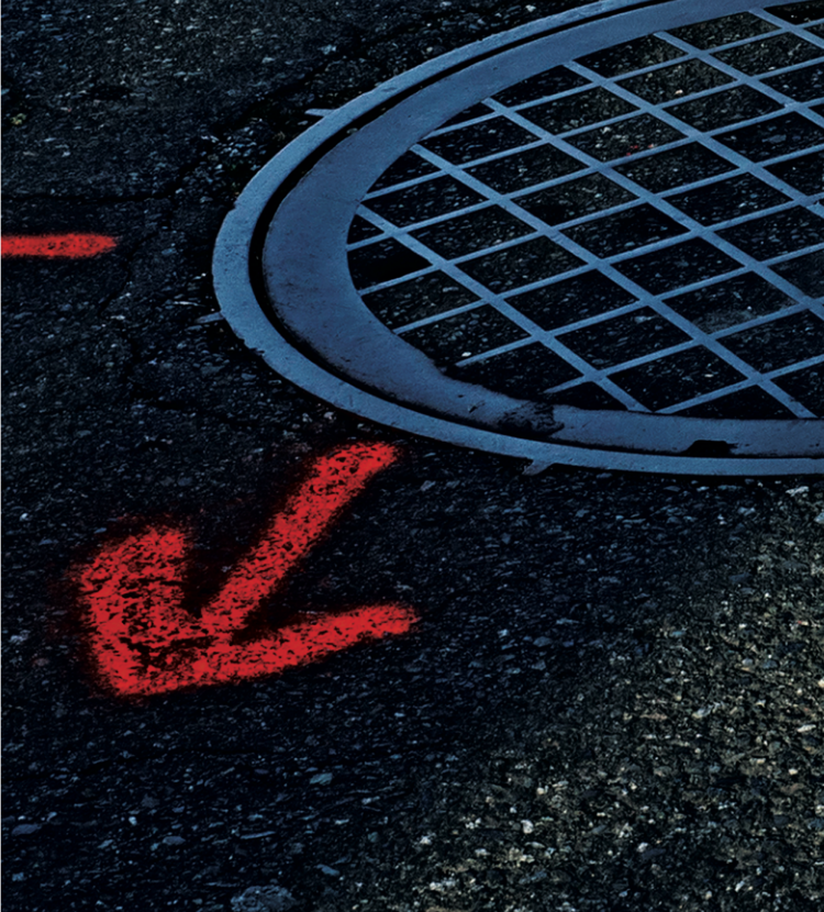 Pavement marked in spraypaint with a red arrow